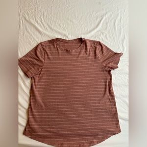 Lululemon women’s size 8 t shirt, great condition